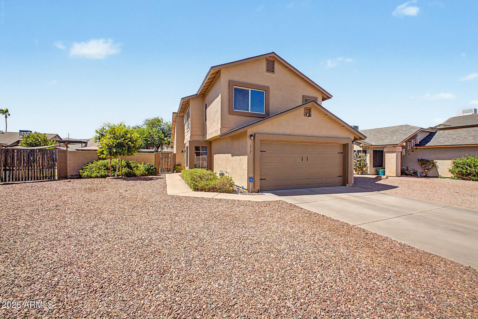 Property Photo: 1717 E Greenway Circle AZ 85042