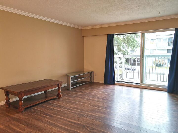 Property Photo: 6420 Buswell Street 101 BC V6Y 2E9