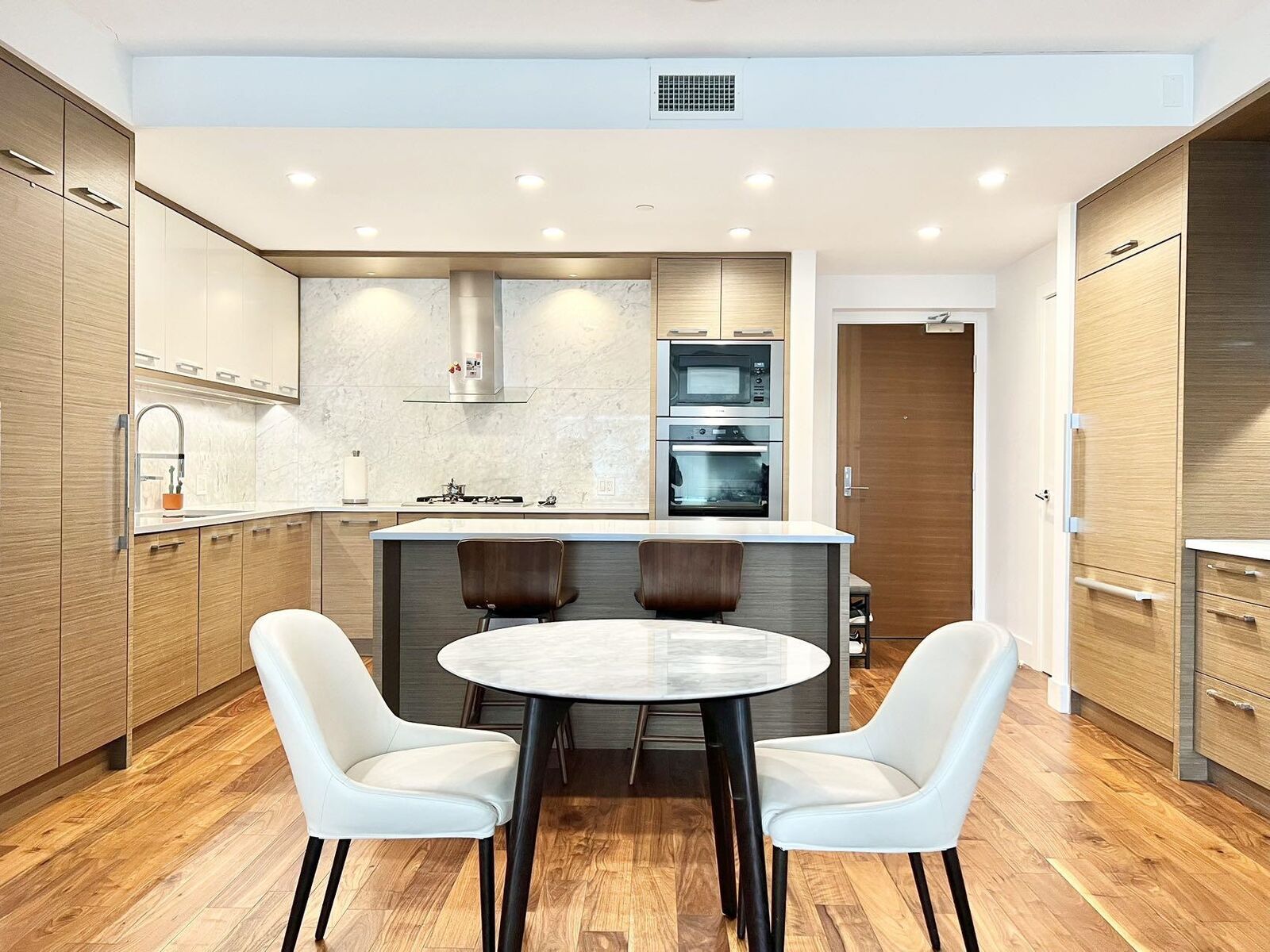 Property Photo: 4360 Beresford Street 1003 BC V5H 0G2