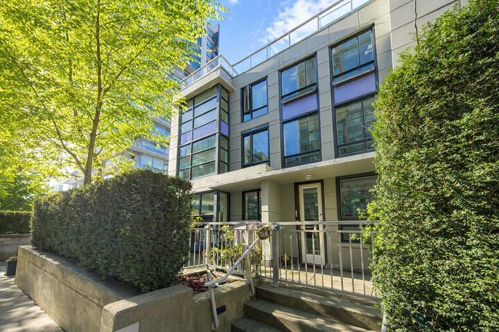 156 W 1st Avenue — photo 1