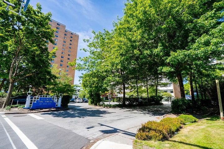 Property Photo: 6631 Minoru Boulevard 1511 BC V6Y 1Z1