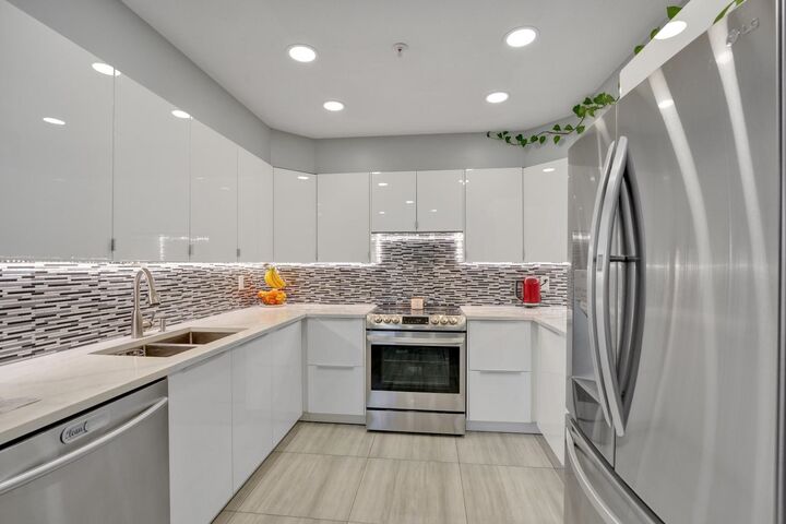 Property Photo: 19160 119 Avenue 14 BC V3Y 2L7