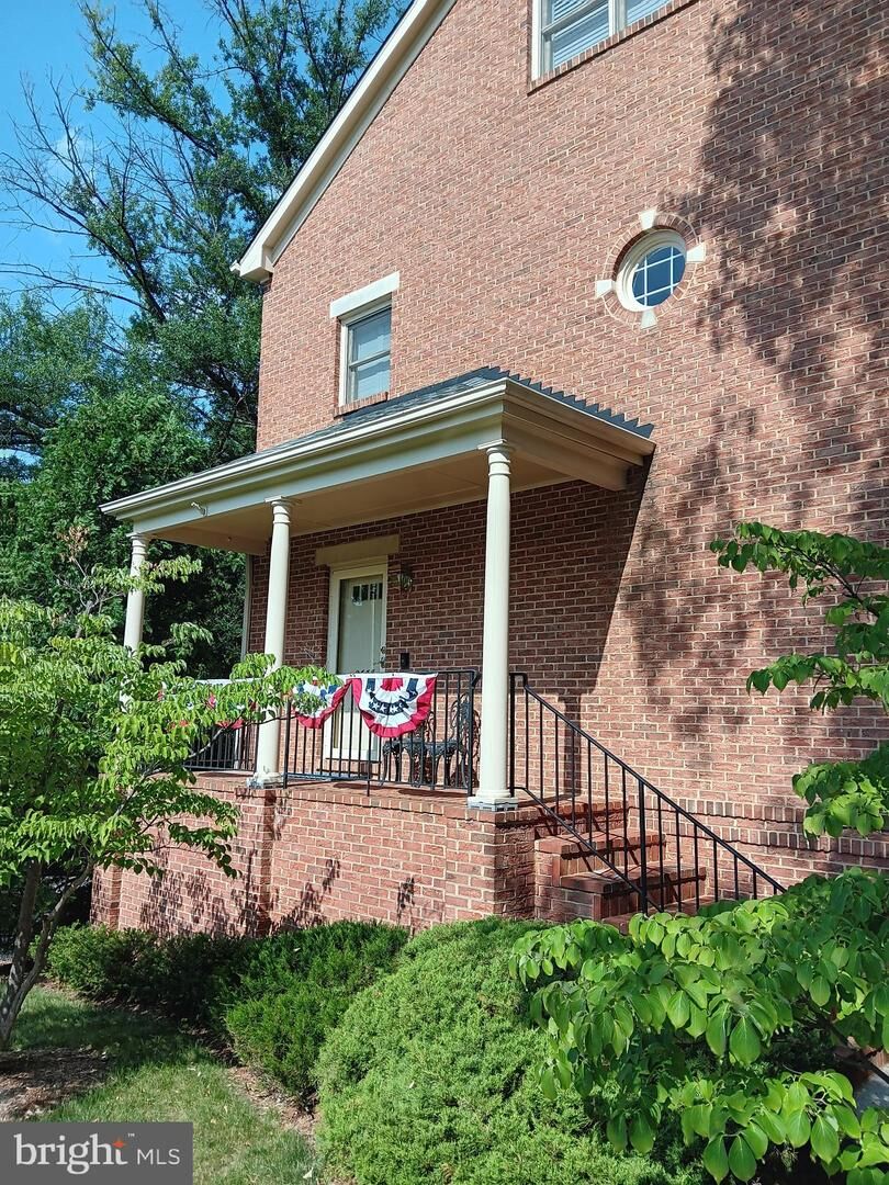 Property Photo: 2638 Fairfax Drive VA 22201