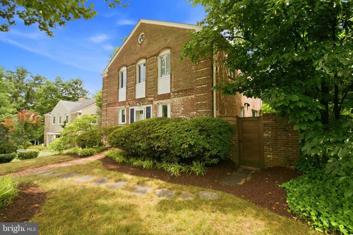 Property Photo: 432 Argyle Drive VA 22305