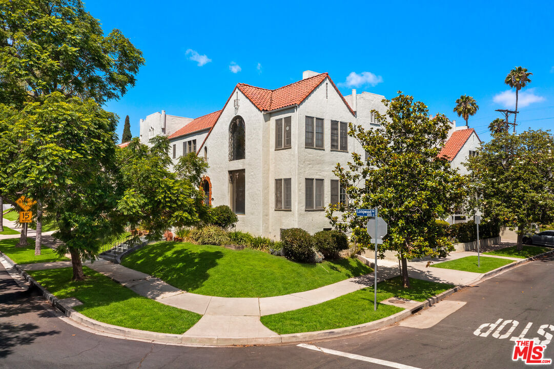 Property Photo: 1040 S Longwood Ave CA 90019