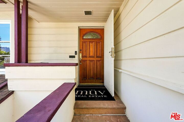 Property Photo:  1409 Thayer Ave  CA 90024 