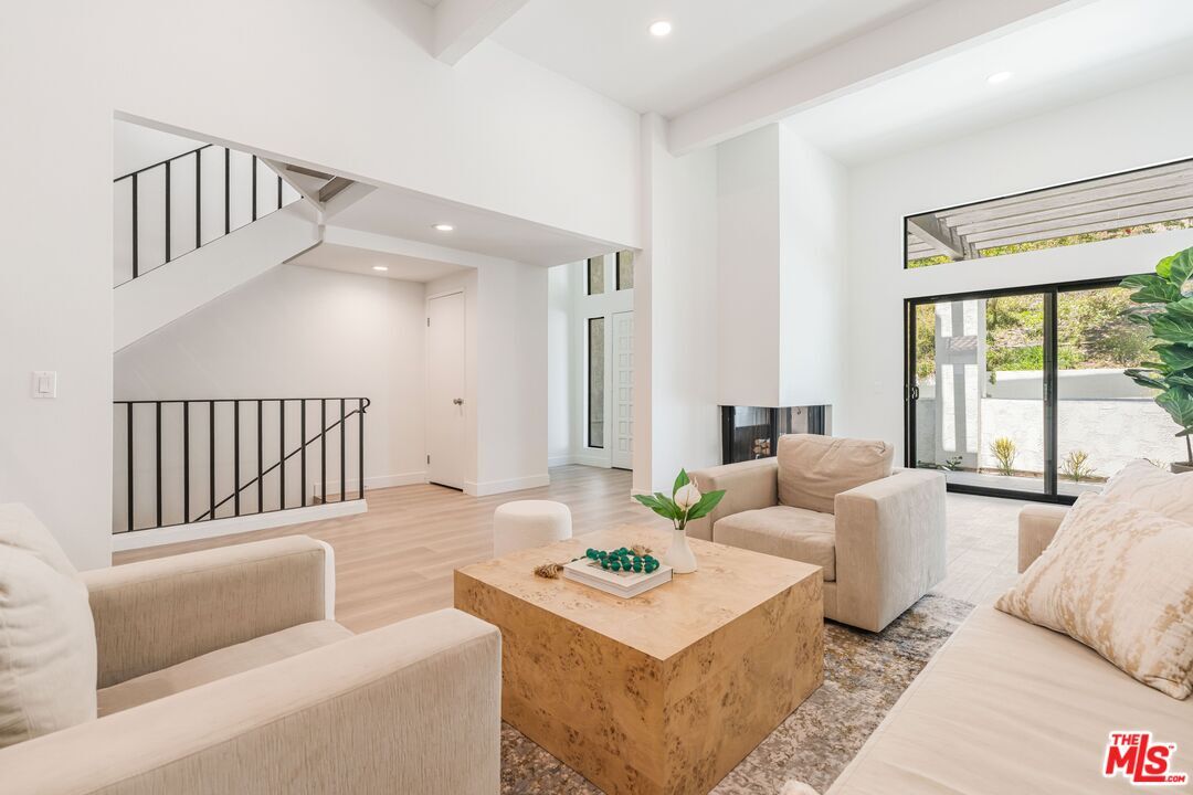 Property Photo:  1564 Michael Ln  CA 90272 