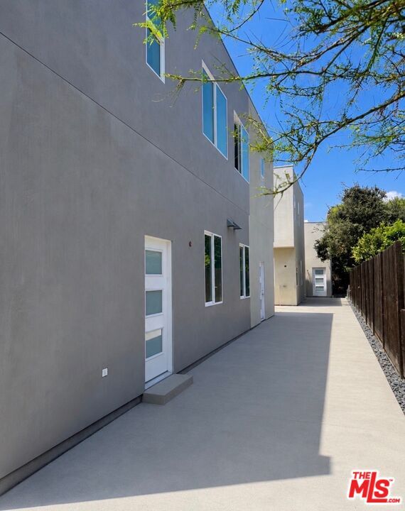Property Photo:  11223 Tiara St  CA 91601 