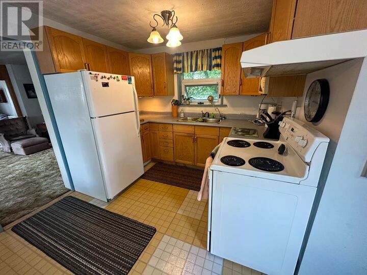 Property Photo:  115 Eighth Ave S  ON P9N 2H1 