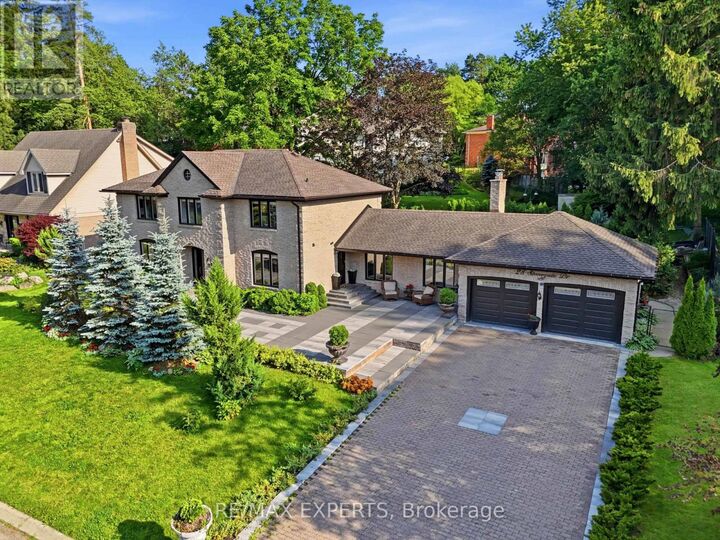 Property Photo:  28 Stonegate Drive  ON L9G 3R7 
