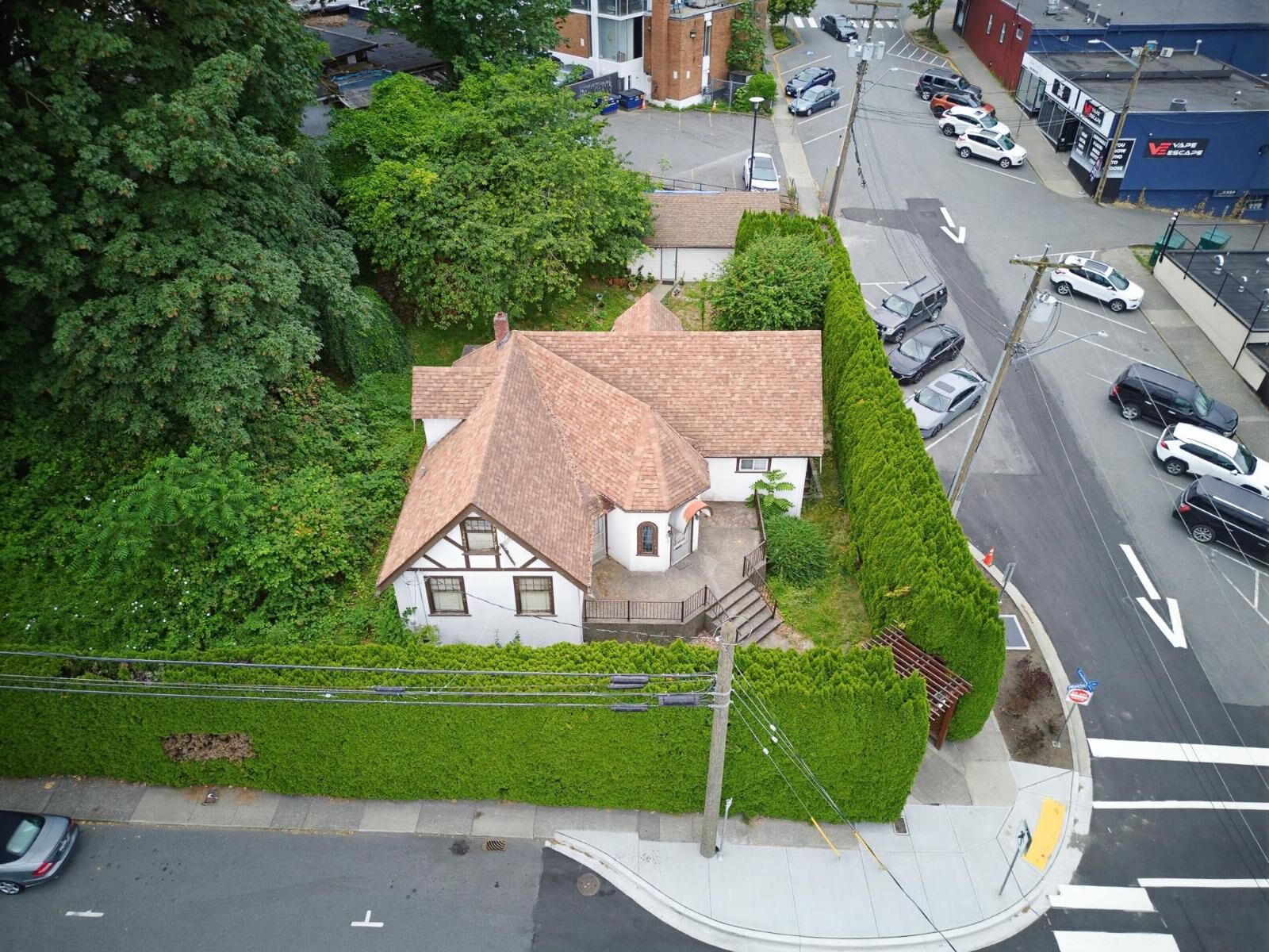 Property Photo:  2517 Montvue Avenue  BC V2S 3V1 