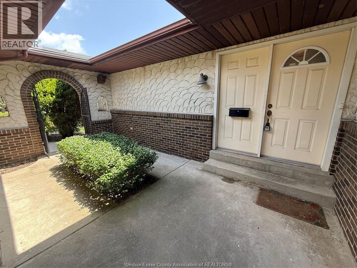 Property Photo:  377 Fairway  ON N8N 2Y9 