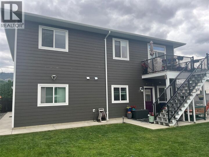 Property Photo: 2046 Sunnycrest Avenue BC V2B 4M1