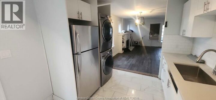 Property Photo:  2292 Dougall Avenue Upper  ON N8X 1S8 