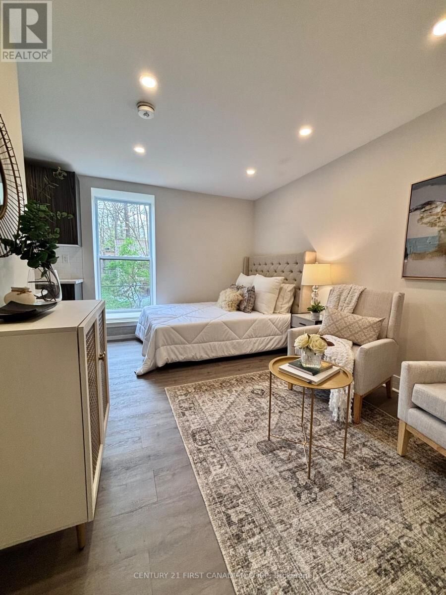 Property Photo:  75 High Street 325  ON N6C 4J8 