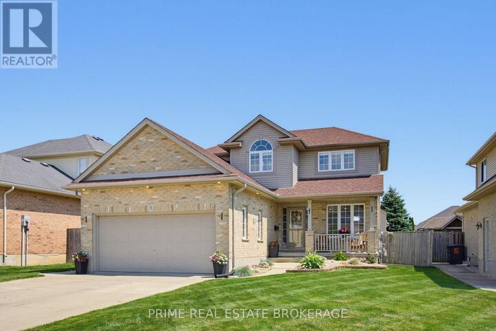 3 Watson Crescent — photo 1