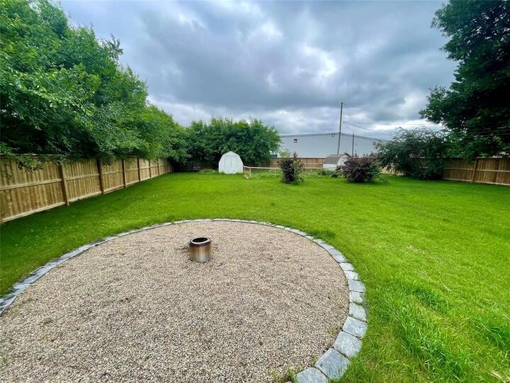 Property Photo: 433 Calvert Avenue West MB R0K 0H0