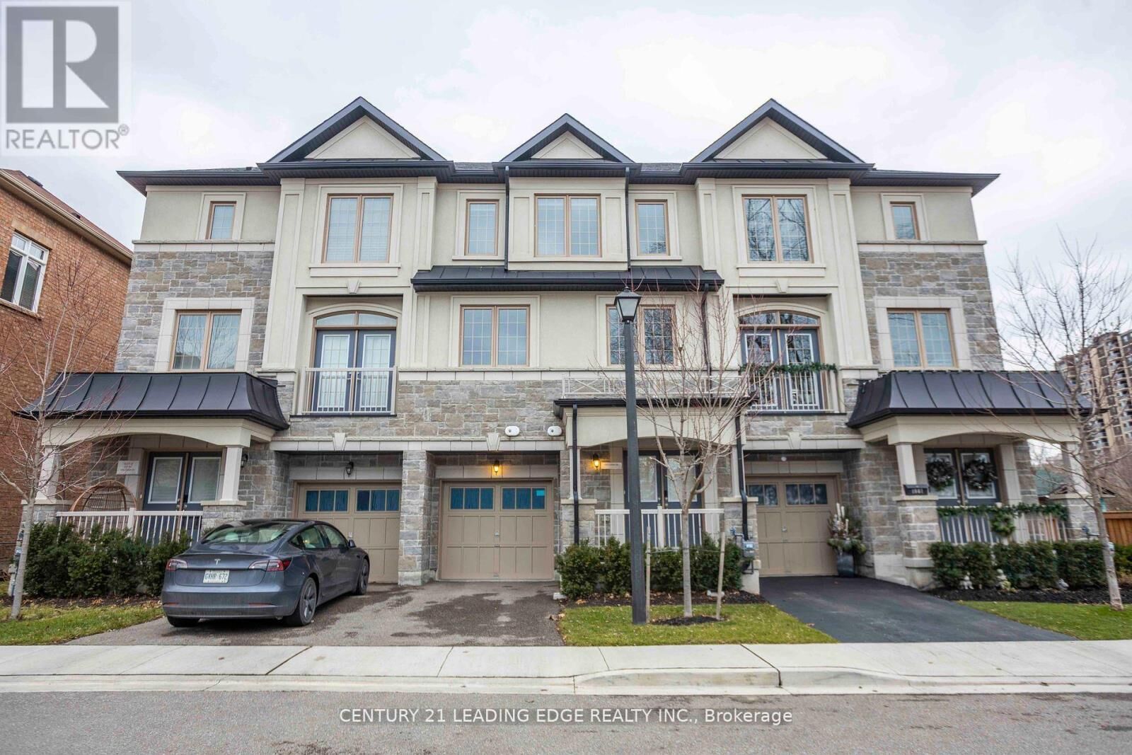 Property Photo: 1983 Oana Drive ON L5J 0A4