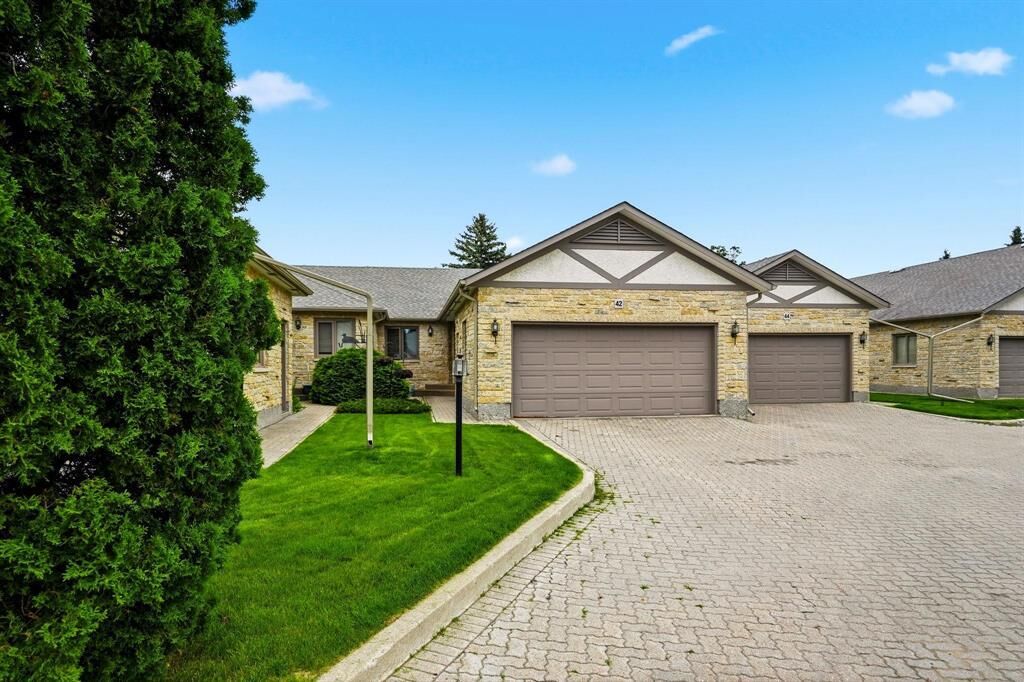Property Photo: 42 Victor Lewis Drive MB R3P 1H6