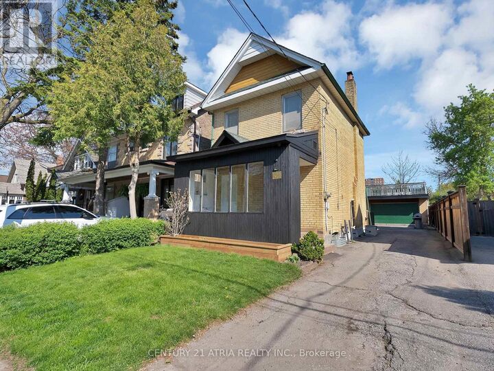 Property Photo:  32 Rosevear Avenue  ON M4C 1Z3 