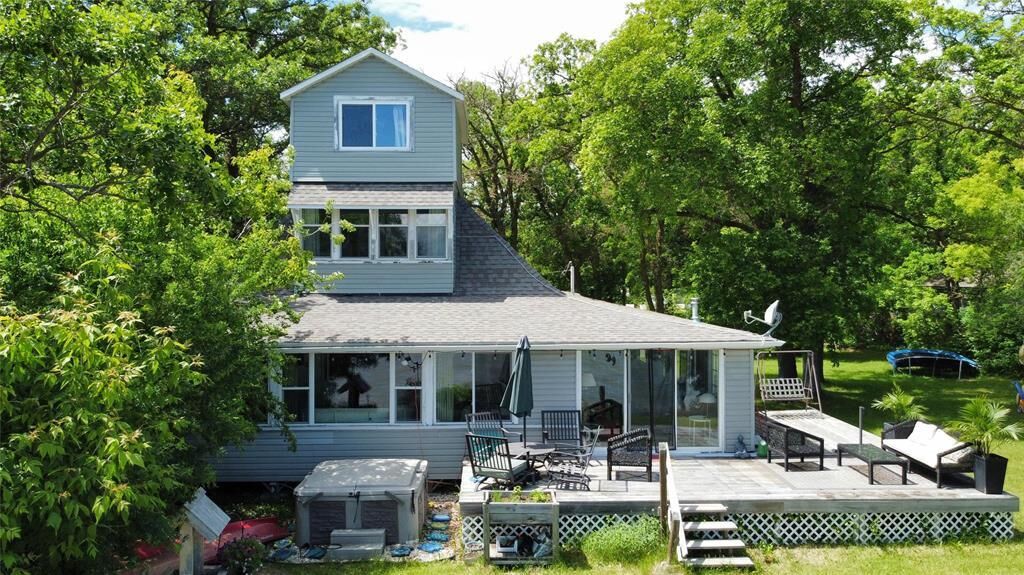 Property Photo: 253 Gimli Road MB R0C 2B0