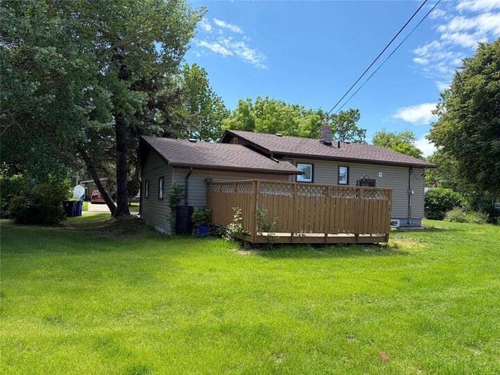 Property Photo: 401 Elizabeth Street MB R0J 1H0