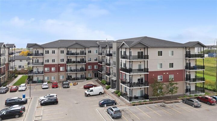 Property Photo: 60 Philip Lee Drive MB R3W 0P7