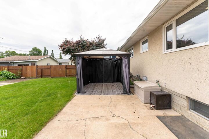 Property Photo: 9421 97 Street AB T8L 1S9