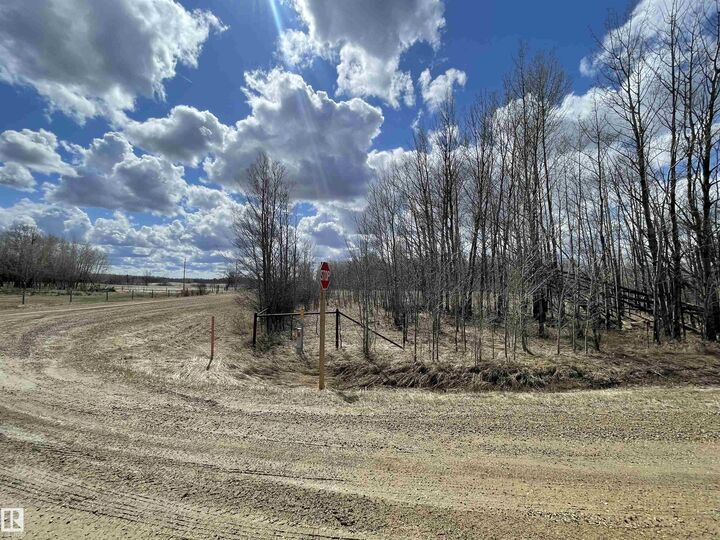 Property Photo:  Twp 522 Range Road 52  AB T0A 2K0 