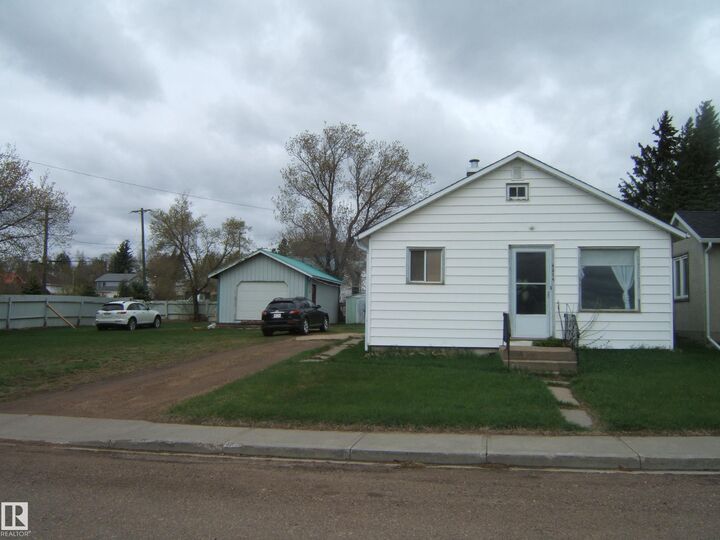 Property Photo:  4614 47 Avenue  AB T0B 4K0 