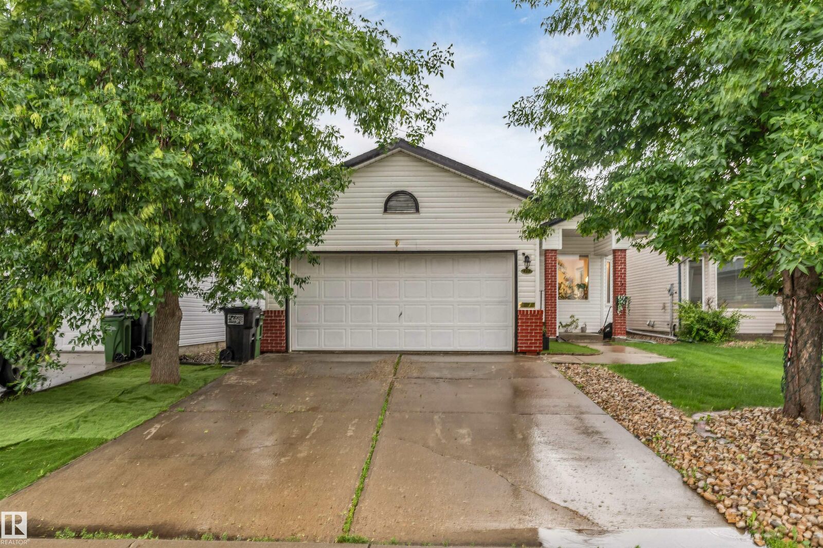 Property Photo:  312 Beringer Crescent NW  AB T5T 6B6 