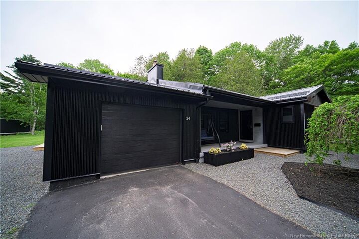 34 Simcoe Court — photo 1