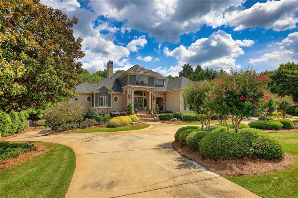 Property Photo: 1007 Legacy Hills Drive GA 30253