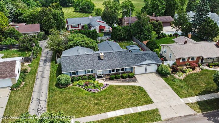 Property Photo:  1516 Briarwood  MI 48917 