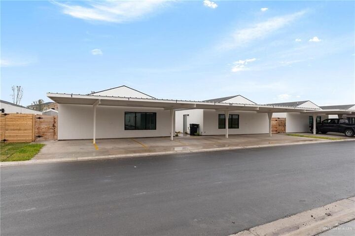 Property Photo:  1304 E Iris Avenue 1  TX 78501 
