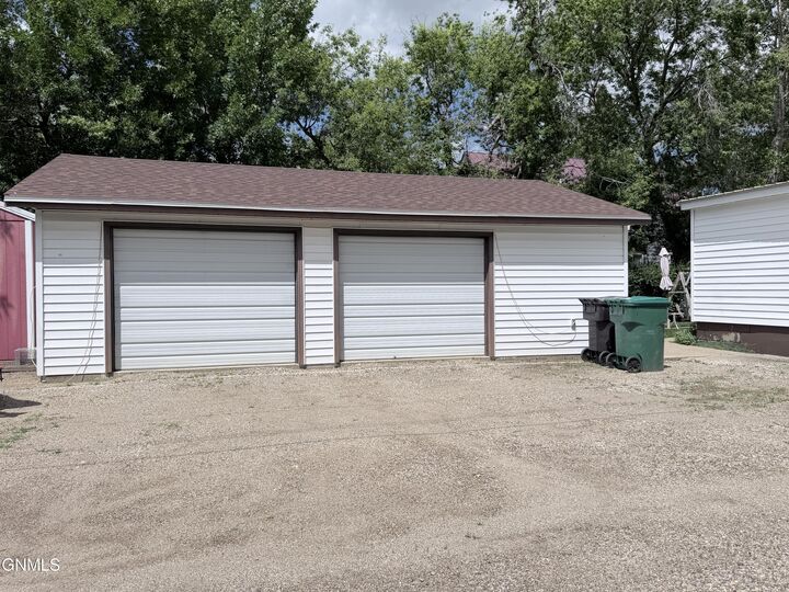 Property Photo:  365 7th Avenue N  ND 58421 