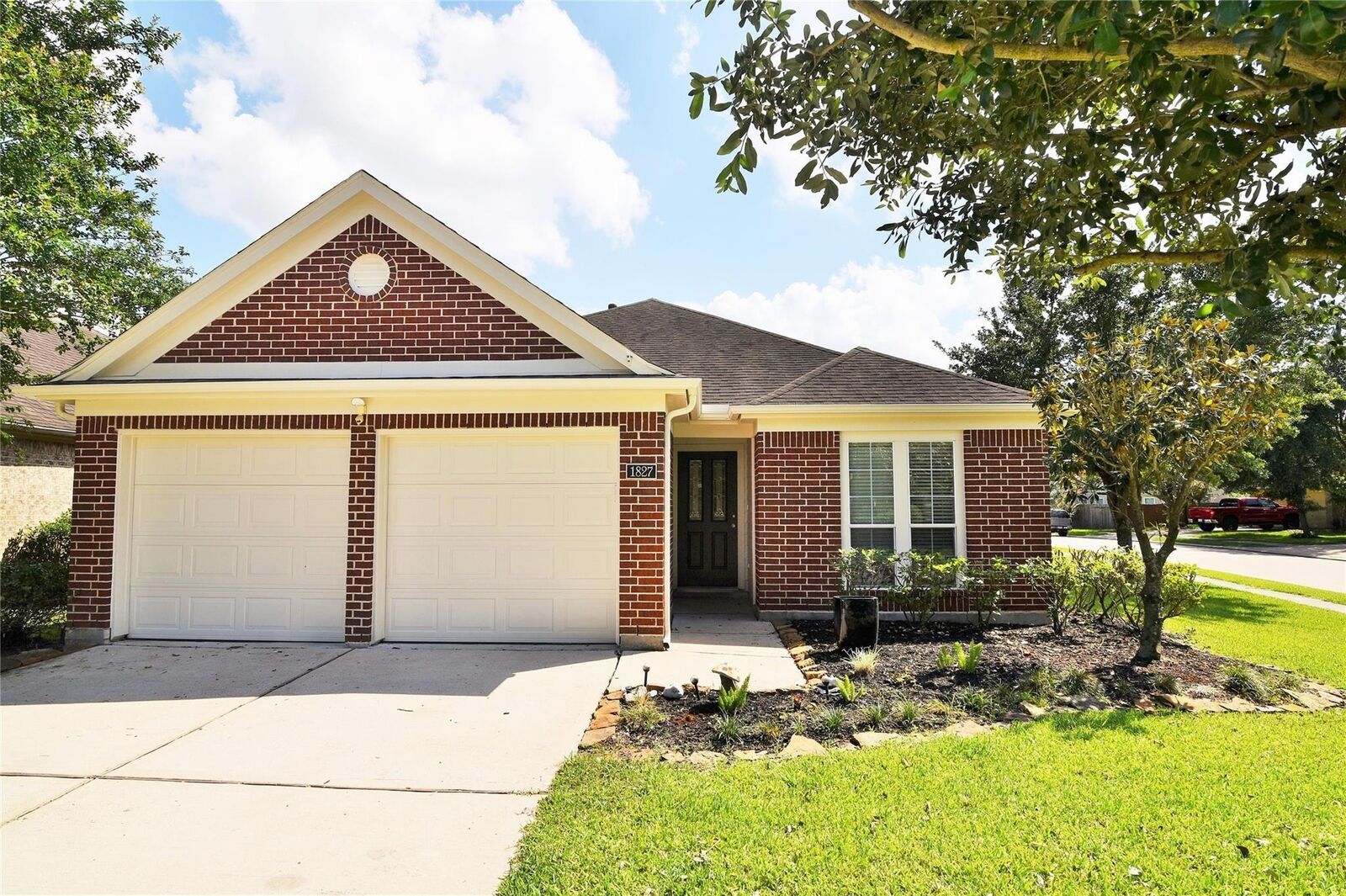 Property Photo: 1827 Vanderwilt Lane TX 77449