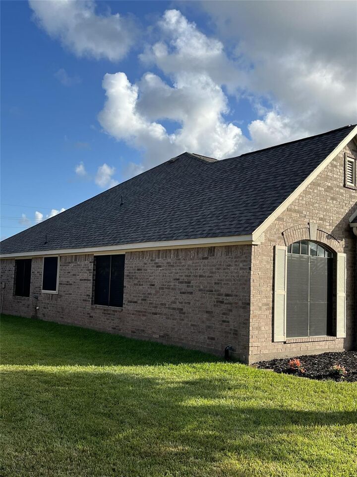 Property Photo:  4109 Oak Point Drive  TX 77581 