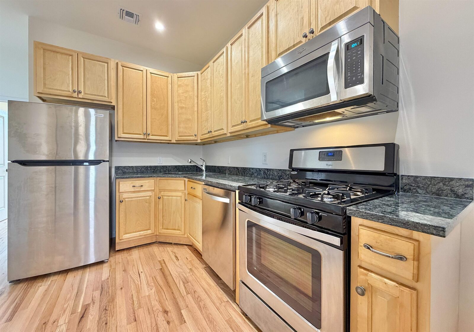 Property Photo: 105 11th St 4F NJ 07030
