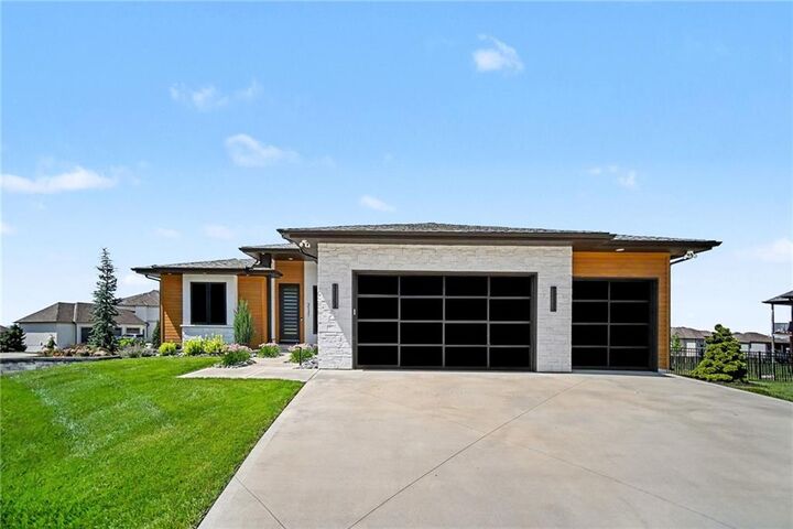 Property Photo: 2131 NW Palisades Drive MO 64150