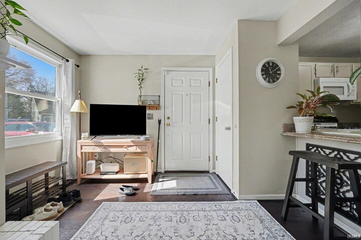 Property Photo:  1433 N Oakhill Drive  IN 46637 