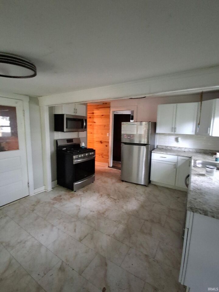 Property Photo:  1603 Tell St Street  IN 47586 