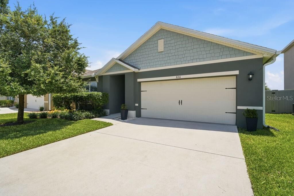 Property Photo: 826 Guadalupe Drive FL 32763