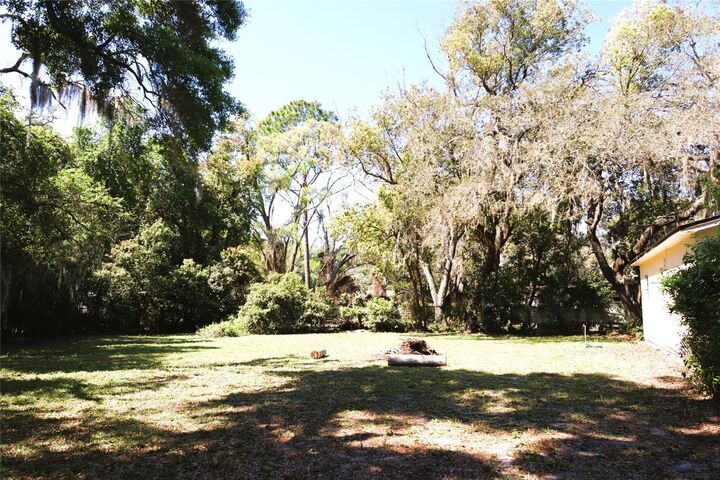 Property Photo:  2024 Dixie Avenue  FL 32726 