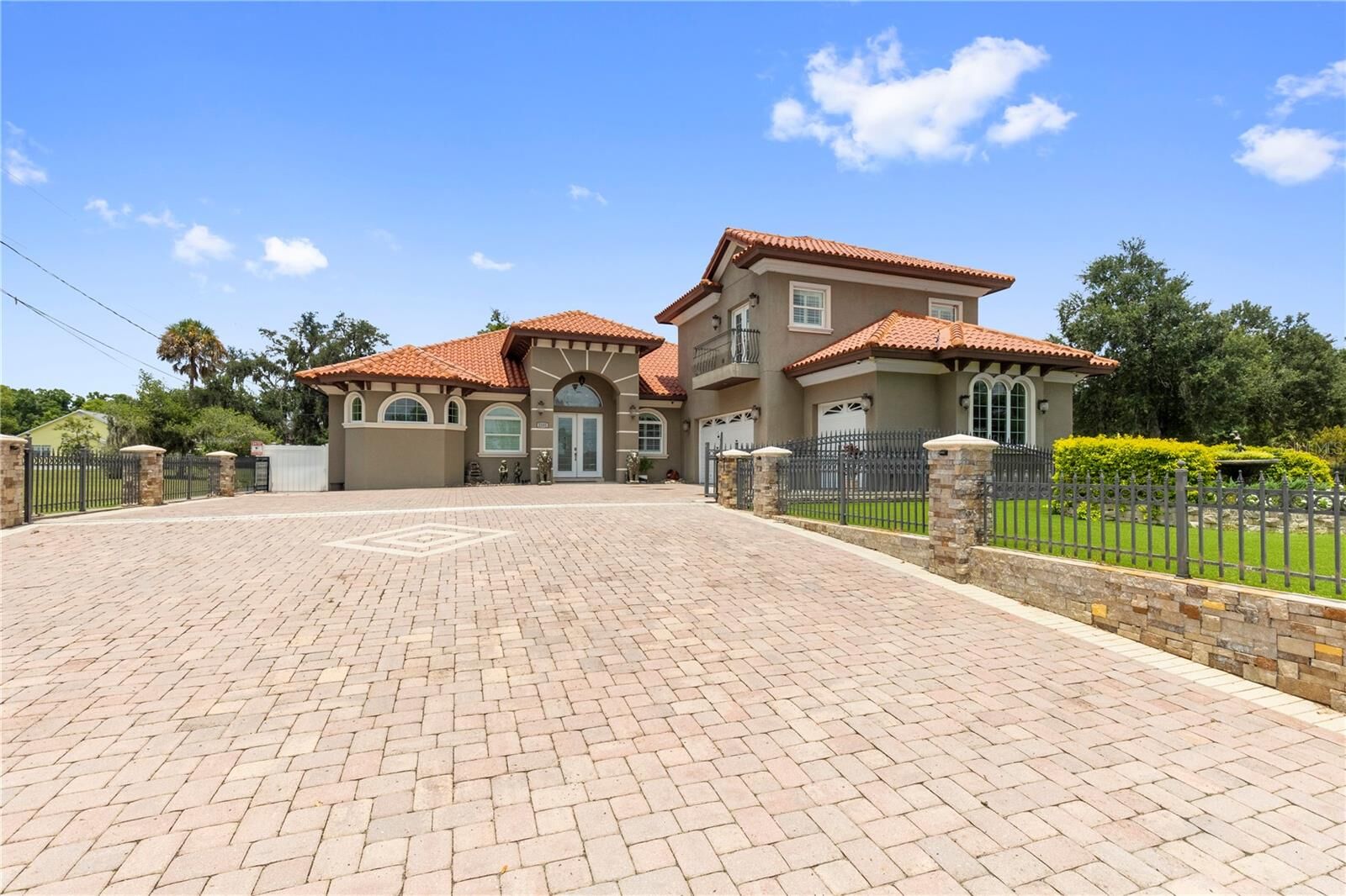 Property Photo:  2101 W Bearss Avenue  FL 33618 
