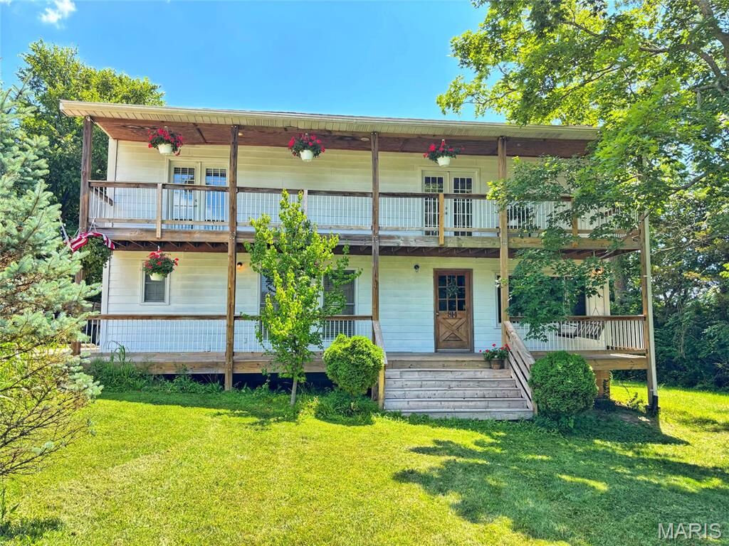 Property Photo:  814 Eureka Road  MO 63025 