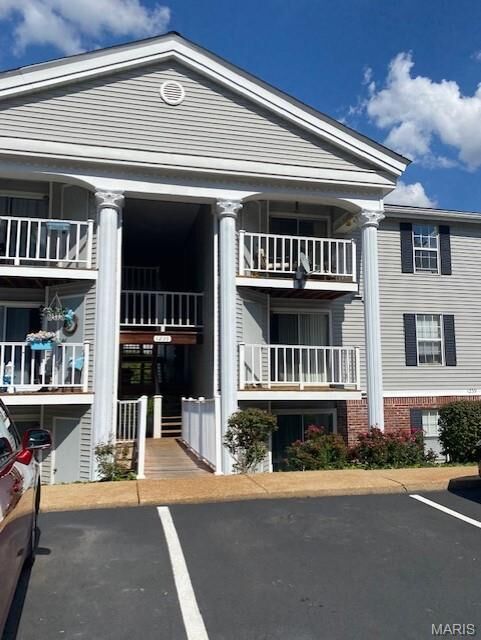 Property Photo:  1239 Creve Coeur Crossing Lane F  MO 63017 