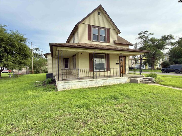 Property Photo:  327 W 7th Ave  KS 67501 