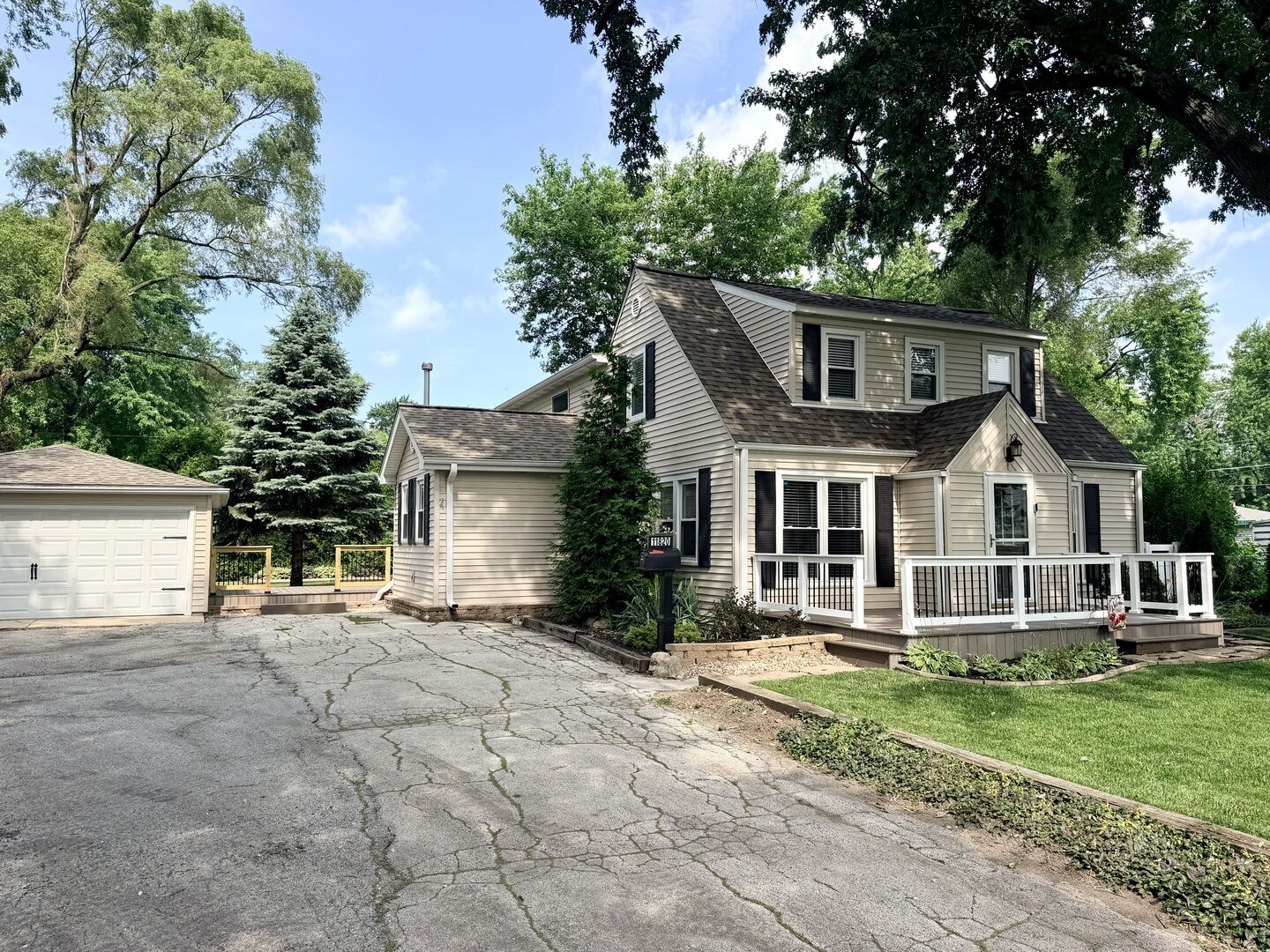 Property Photo: 11820 S Avers Avenue IL 60803