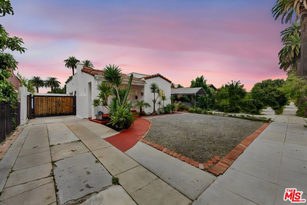 Property Photo:  6631 Olive Avenue  CA 90805 
